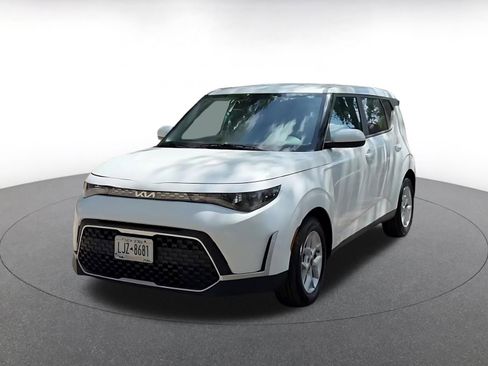 Used 2025 Kia Soul LX w/ LX Technology Package FWD image 7