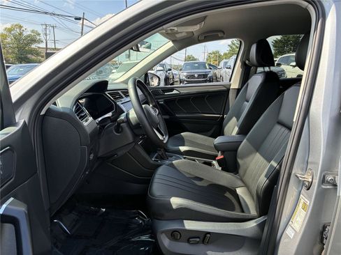 Certified 2023 Volkswagen Tiguan SE FWD image 22