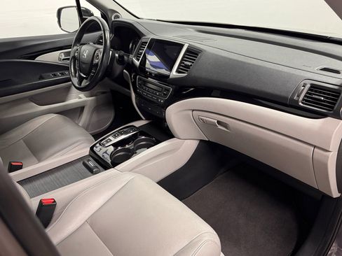 Used 2017 Honda Pilot Touring image 11