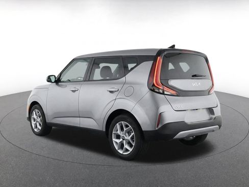 Used 2025 Kia Soul LX w/ LX Technology Package FWD image 7