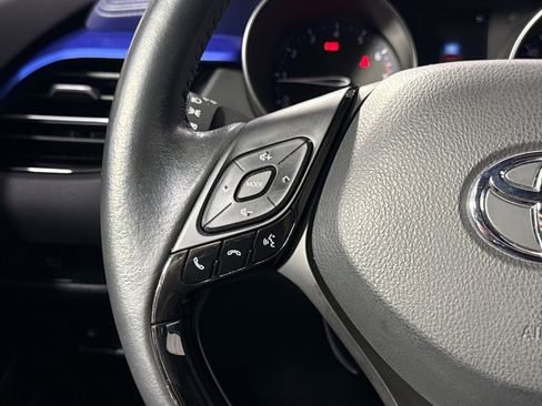 Used 2022 Toyota C-HR XLE image 20