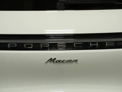 Certified 2021 Porsche Macan image 40