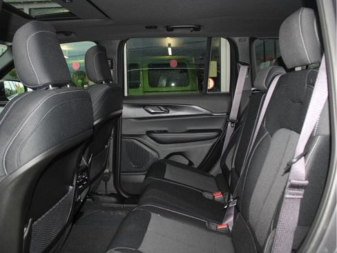 New 2025 Jeep Grand Cherokee Laredo X w/ Luxury Tech Group I image 28