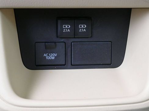 Used 2019 Toyota Highlander XLE FWD image 16