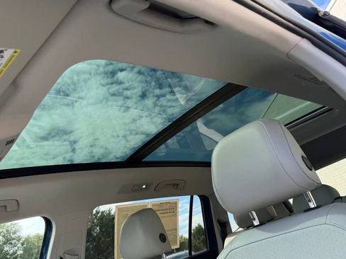 Used 2018 Volkswagen Tiguan SEL image 14