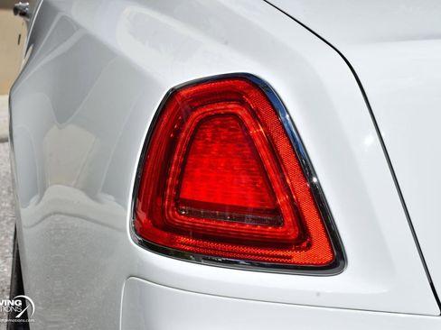 Used 2015 Rolls-Royce Ghost image 16