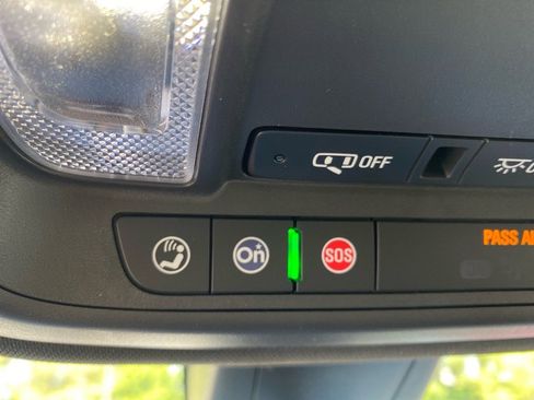 Used 2022 Chevrolet Traverse LT image 17