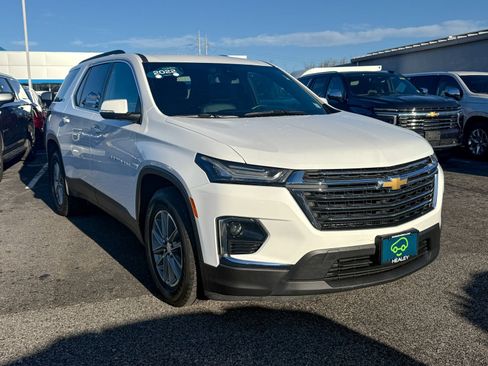 Certified 2022 Chevrolet Traverse LT image 1