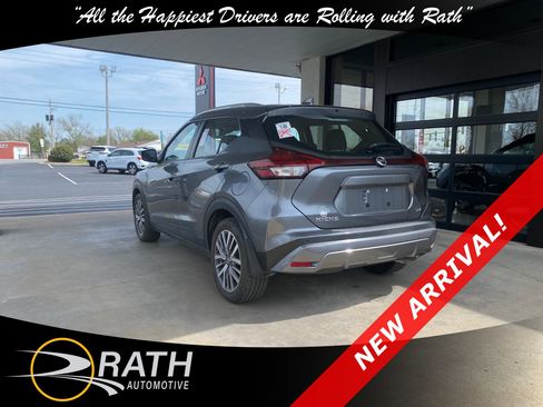 Used 2021 Nissan Kicks SV image 5