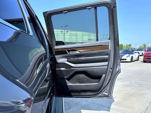 Used 2022 Jeep Grand Wagoneer Series II w/ Convenience Group III AWD/4WD image 17