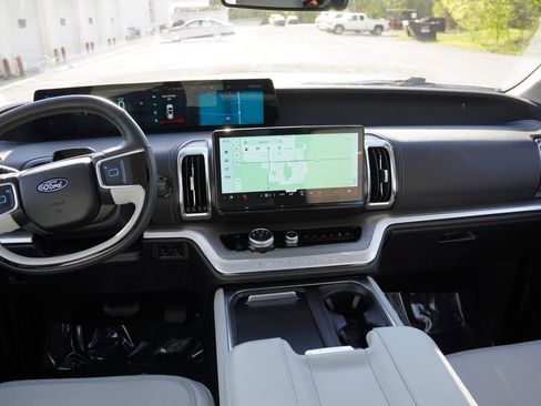 Certified 2025 Ford Expedition Max Platinum AWD/4WD image 22