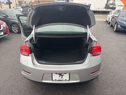 Used 2016 Chevrolet Malibu LT image 14