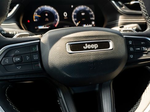 Used 2024 Jeep Grand Cherokee Laredo w/ MOPAR Finishing Package AWD/4WD image 31