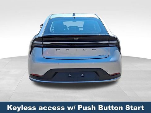 Used 2025 Toyota Prius Plug-In Hybrid FWD image 6