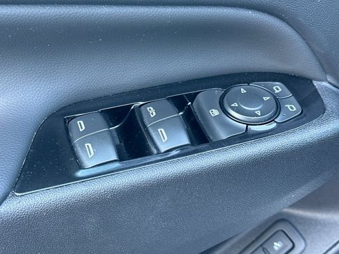 Used 2023 Chevrolet Equinox Premier FWD image 12