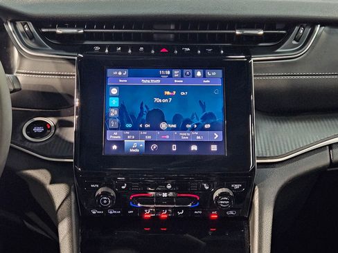 Used 2023 Jeep Grand Cherokee Altitude image 16