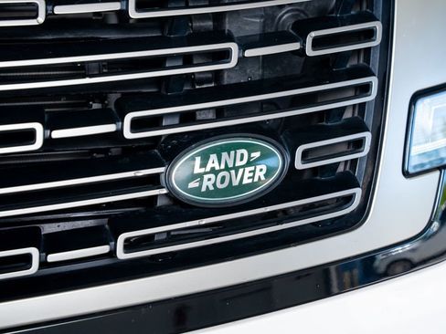 Used 2024 Land Rover Range Rover Long Wheelbase SE image 17