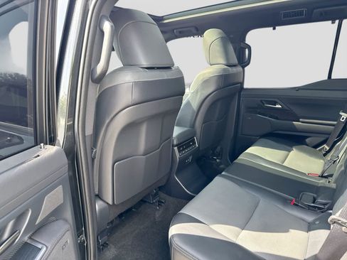Used 2025 Lexus GX 550 w/ Accessory Package (2T) AWD/4WD image 25