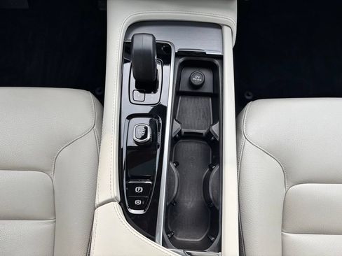 Used 2023 Volvo XC90 B5 Core w/ Protection Package Premier AWD/4WD image 30