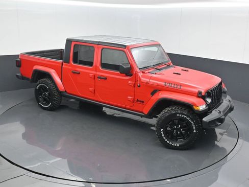 Certified 2022 Jeep Gladiator Willys image 33