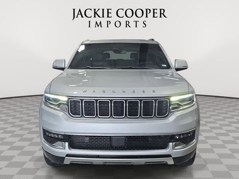 Used 2022 Jeep Wagoneer Series III w/ Premium Group I AWD/4WD image 2
