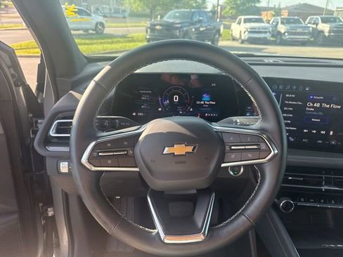 Used 2025 Chevrolet Traverse LT FWD image 15