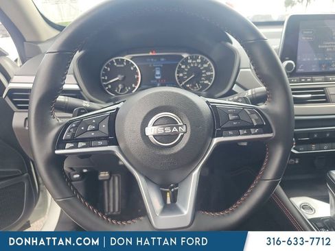 Used 2025 Nissan Altima 2.5 SR FWD image 4