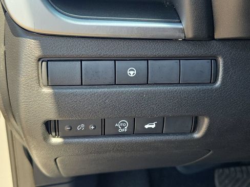 Used 2025 Nissan Rogue SV FWD image 26