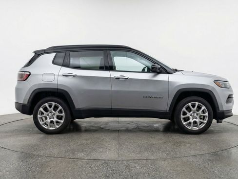 Used 2025 Jeep Compass Limited AWD/4WD image 11