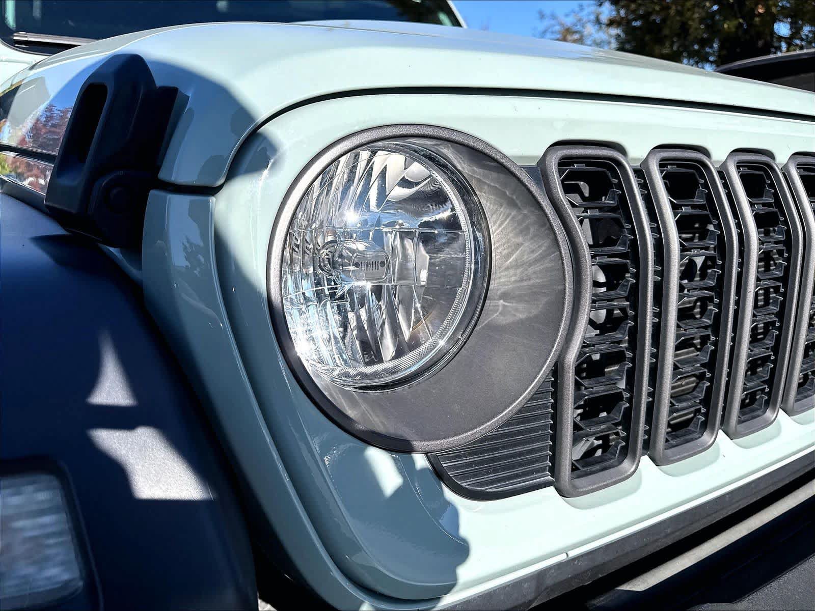 Used 2024 Jeep Wrangler Unlimited Sport AWD/4WD image 28