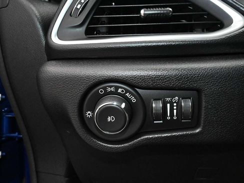 Used 2019 Chrysler Pacifica Touring-L Plus w/ Advanced Safetytec Group FWD image 21