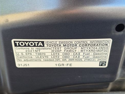Used 2021 Toyota 4Runner SR5 Premium w/ Moonroof Package RWD image 24