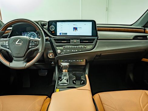 Certified 2025 Lexus ES 300h w/ Accessory Package (Z2) FWD image 32