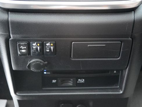 Used 2017 Toyota Sienna Limited image 32