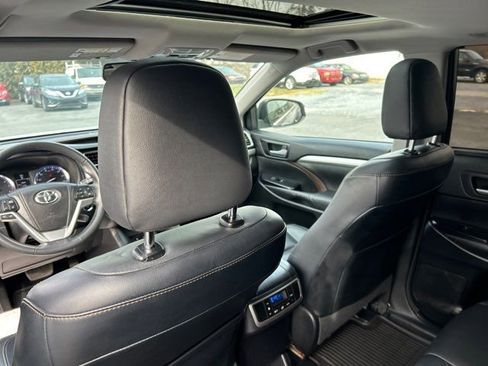 Used 2015 Toyota Highlander XLE image 18