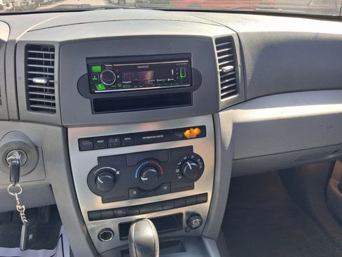 Used 2005 Jeep Grand Cherokee Laredo AWD/4WD image 16