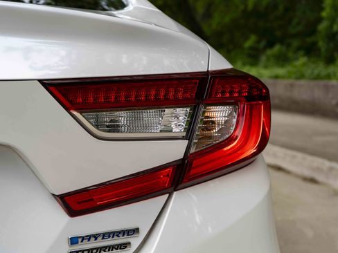 Used 2022 Honda Accord Touring image 13