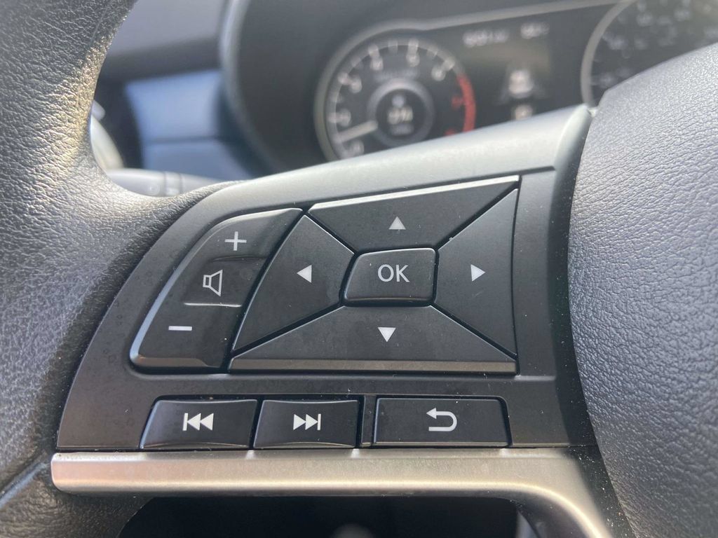 Used 2025 Nissan Versa SV FWD image 21