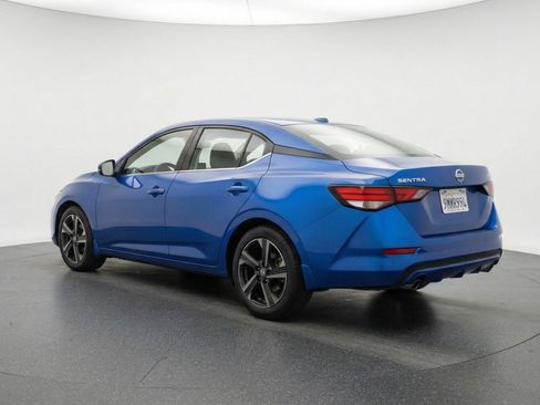 Used 2025 Nissan Sentra SV image 6