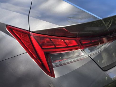 Used 2023 Hyundai Elantra Limited FWD image 6