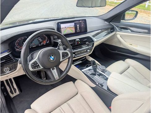 Used 2022 BMW 530i xDrive w/ M Sport Package image 19