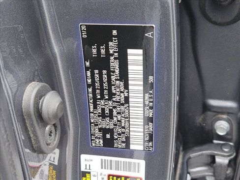 Used 2020 Toyota Highlander XLE AWD/4WD image 25