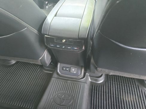 Used 2021 Toyota Highlander Limited AWD/4WD image 14