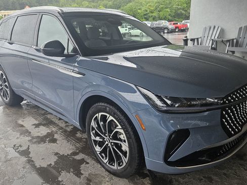 Used 2026 Lincoln Nautilus Reserve AWD/4WD image 4