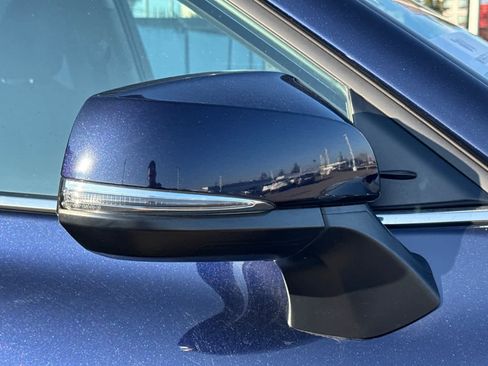 Used 2022 Toyota Highlander LE image 12