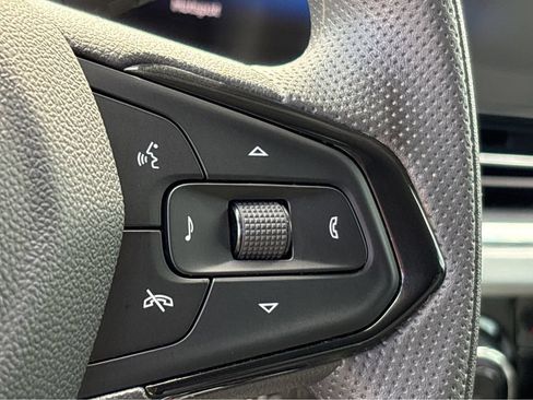 Used 2025 Chevrolet Trax LT FWD image 10