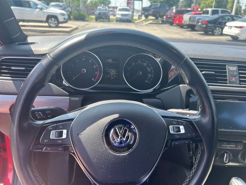 Used 2016 Volkswagen Jetta Sport image 9