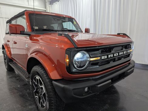Used 2023 Ford Bronco Outer Banks image 5