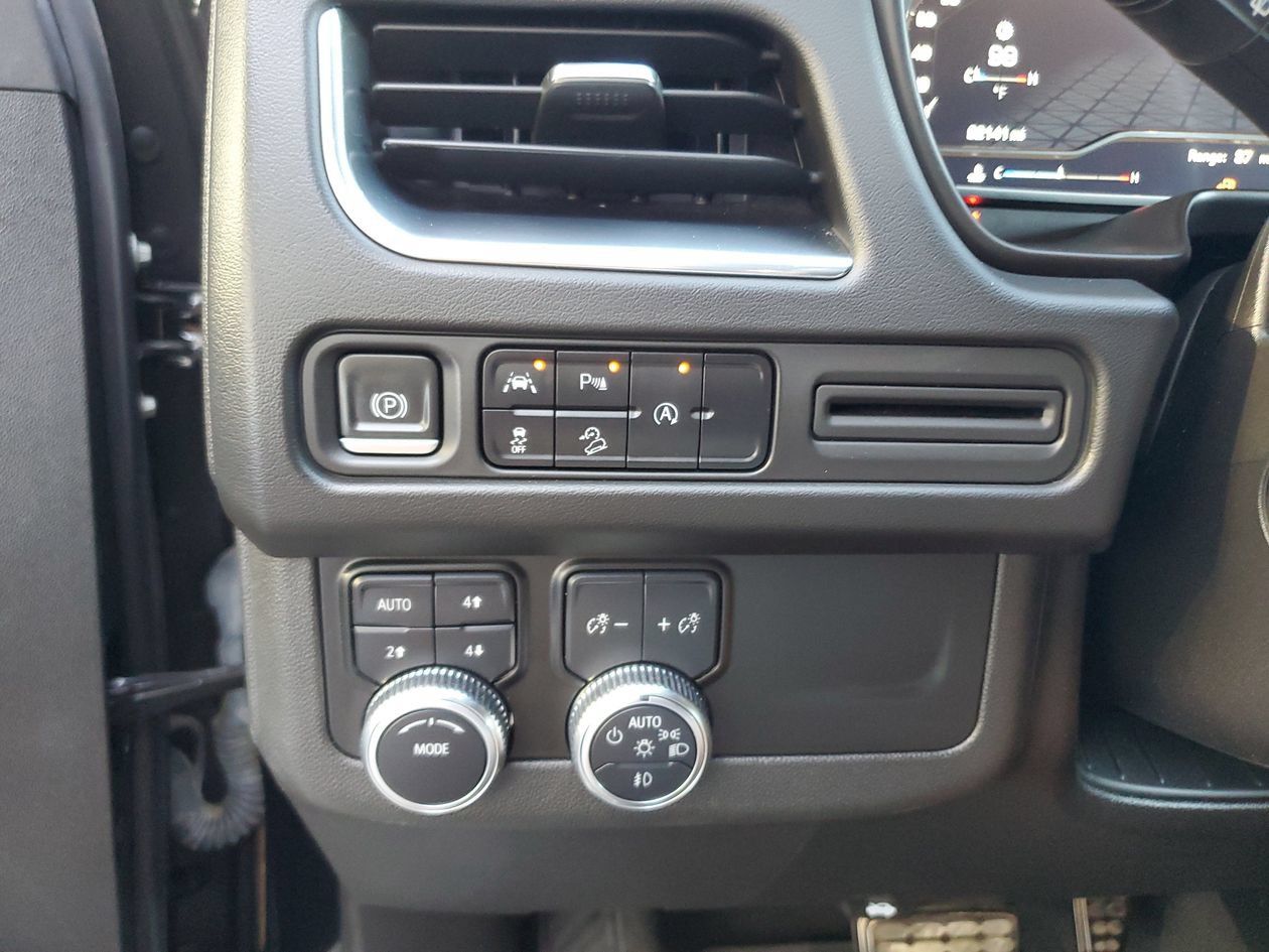 Used 2023 GMC Yukon AT4 AWD/4WD image 29