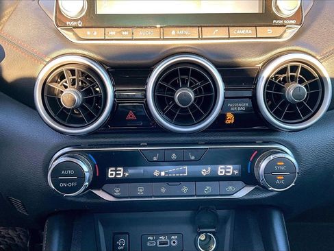 Used 2025 Nissan Sentra SR w/ SR Premium Package image 18